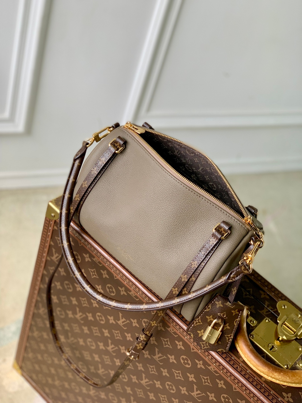 Louis Vuitton Express PM