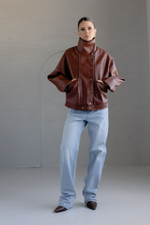 Бомбер из эко-кожи коричневый