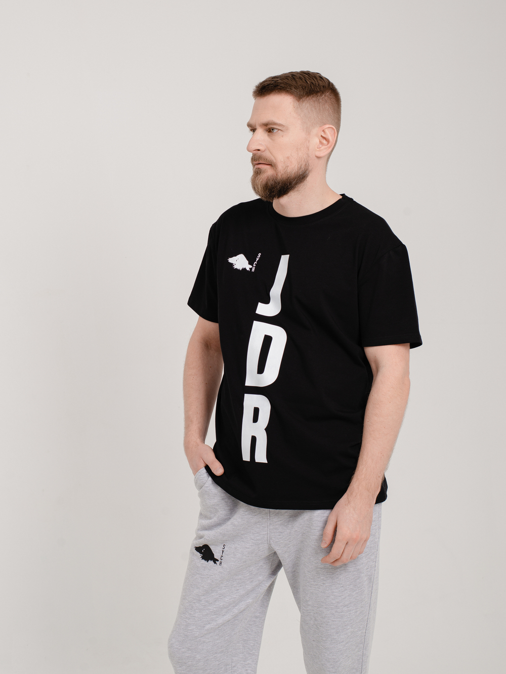 Футболка чёрная с принтом "JDR"