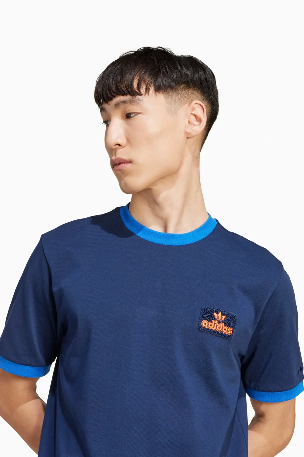 Футболка adidas Contrast Tee - темно-синий