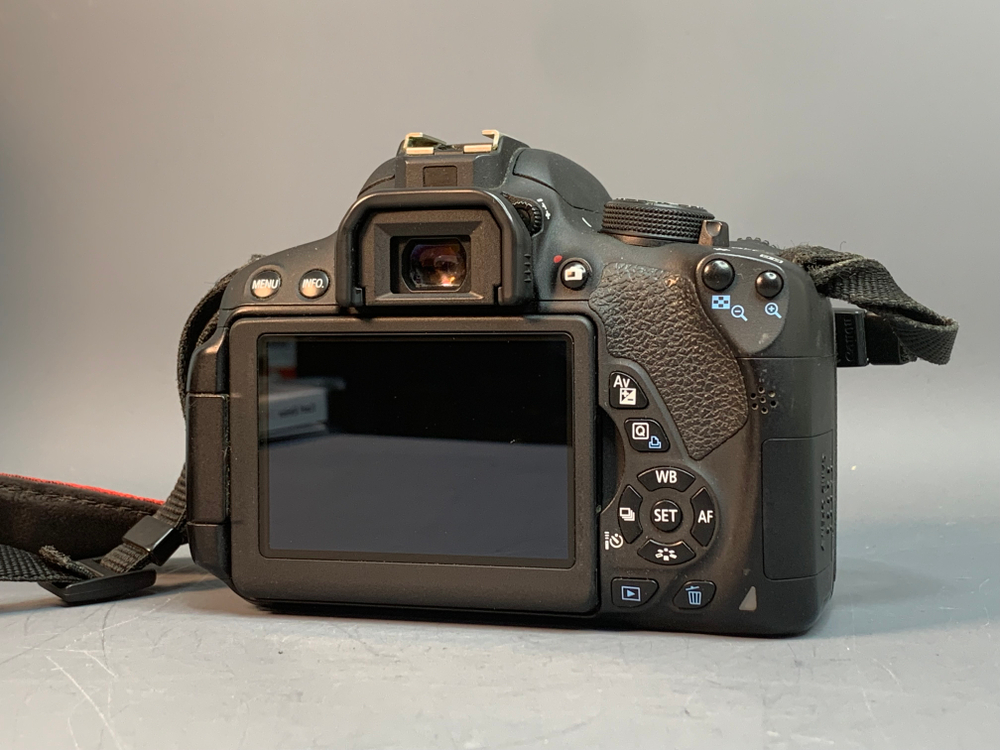 Canon EOS 700D 115.000 кадров