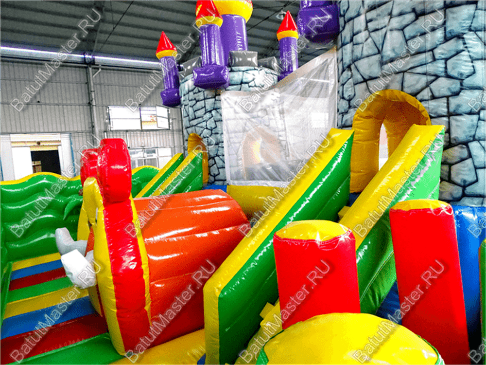 Большой надувной батут "Средневековье" 8*8*5 м