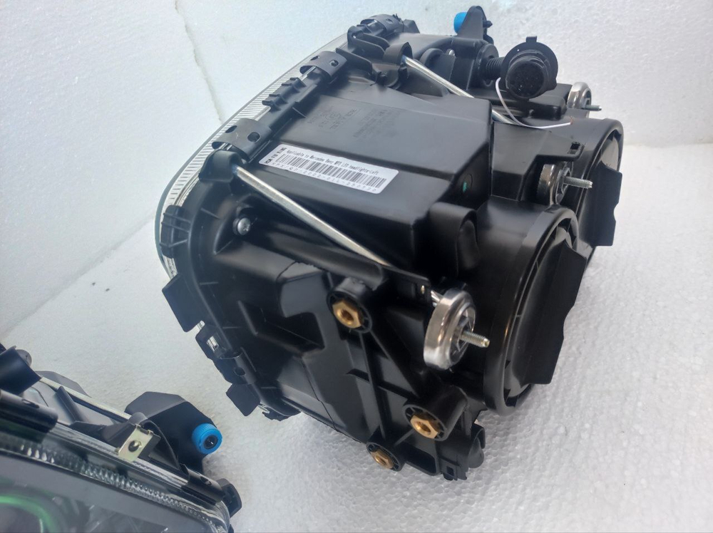 Фара передняя Mercedes Actros MP3 LED левая+правая (Комплект) настоящее стекло!