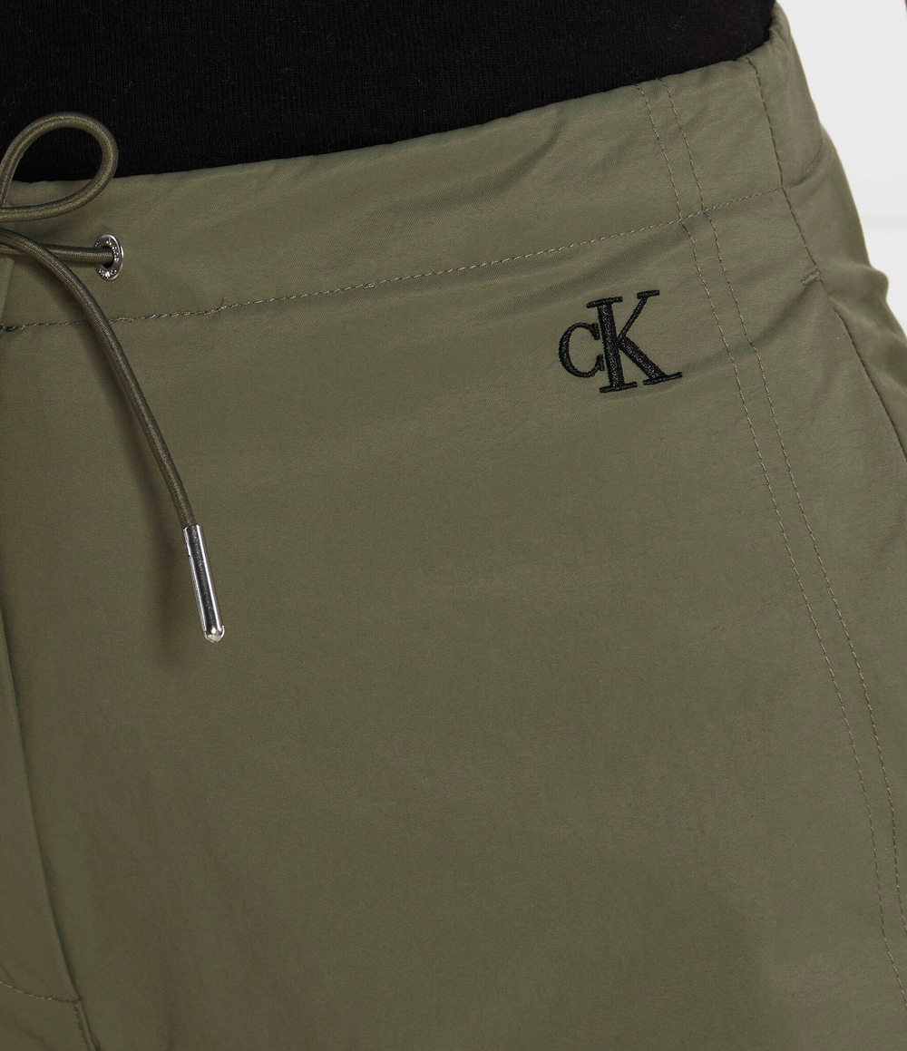 Брюки CALVIN KLEIN JEANS - зеленый(J20J222609)