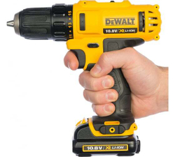 DeWALT дрель-шуруповерт DCD710C2