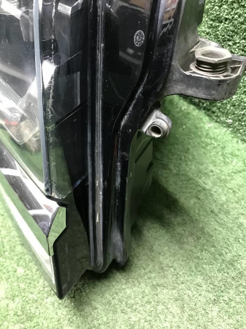 Битая Фара правая VW Teramont (2017-2022) LED