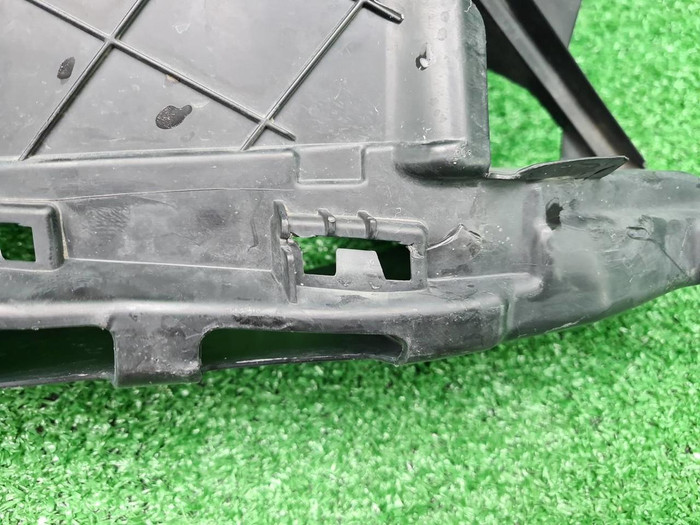 Кронштейн переднего бампера RH BMW 7er G11 (19-22)