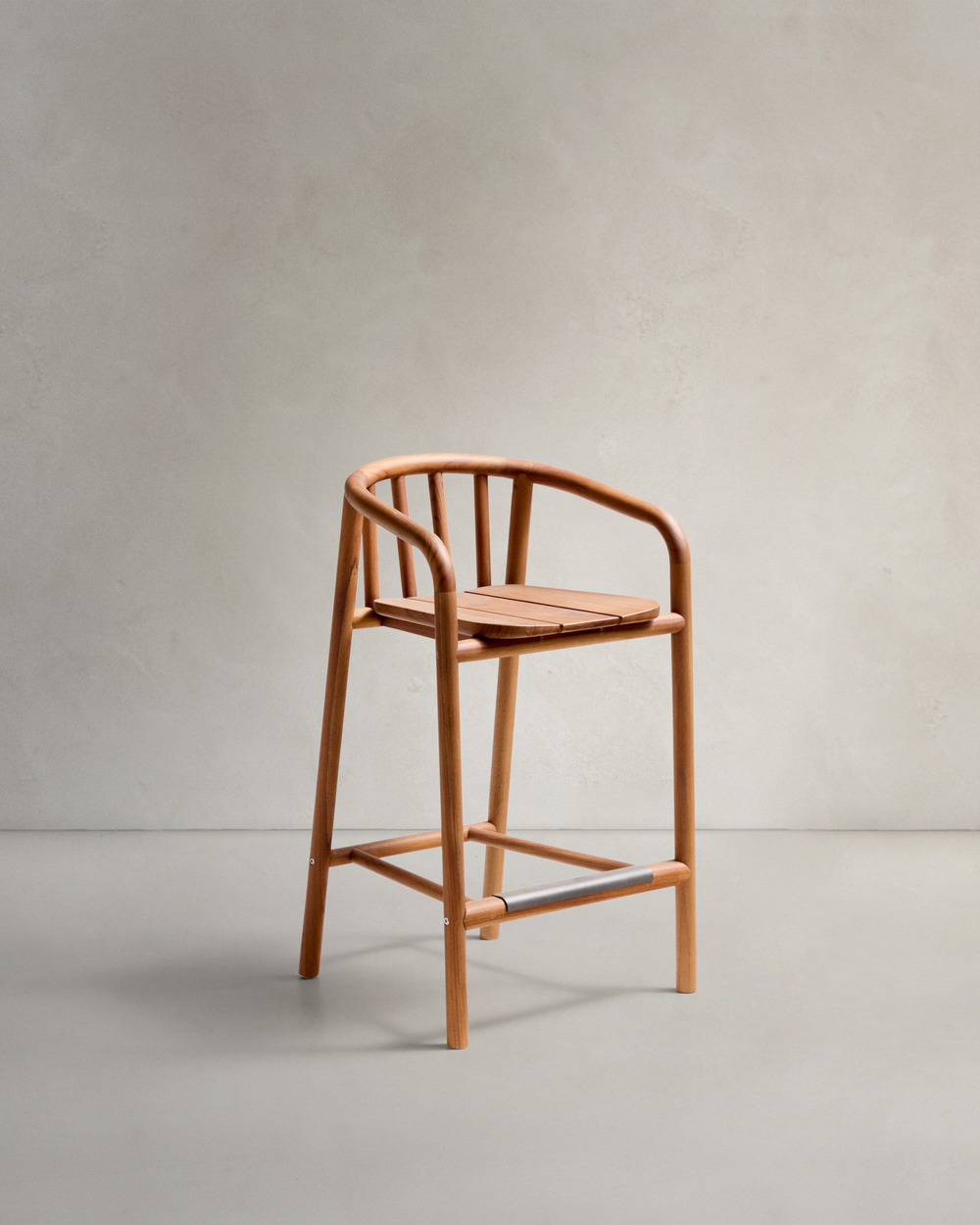 Полубарный стул для улицы Turqueta из дерева, высота 65 см