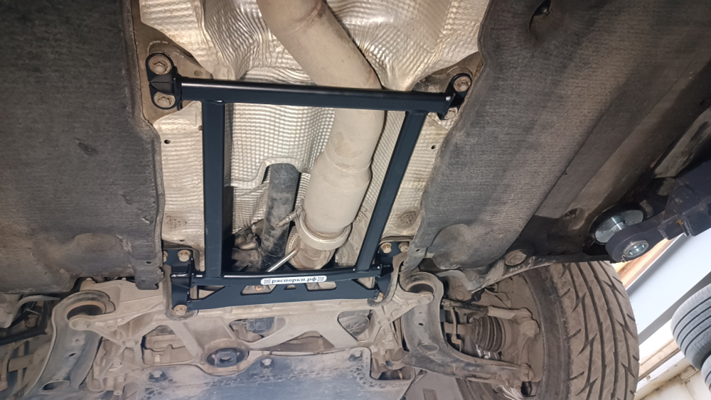 Распорка передняя нижняя 4-х точечная Volkswagen Passat B8 и Skoda Superb 3 III (ПОД ЗАКАЗ)