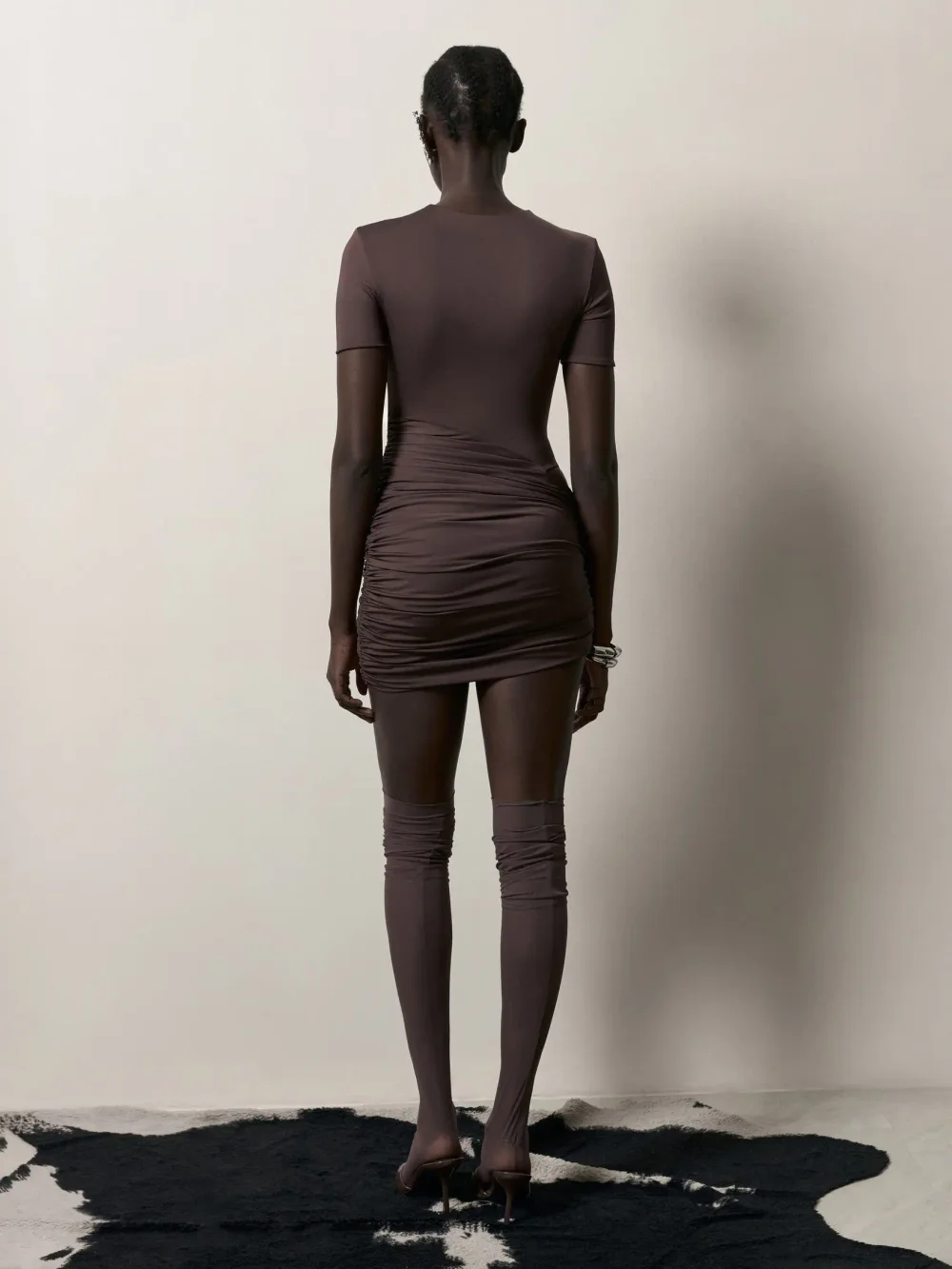 Платье футболка с драпировкой, Коричневый