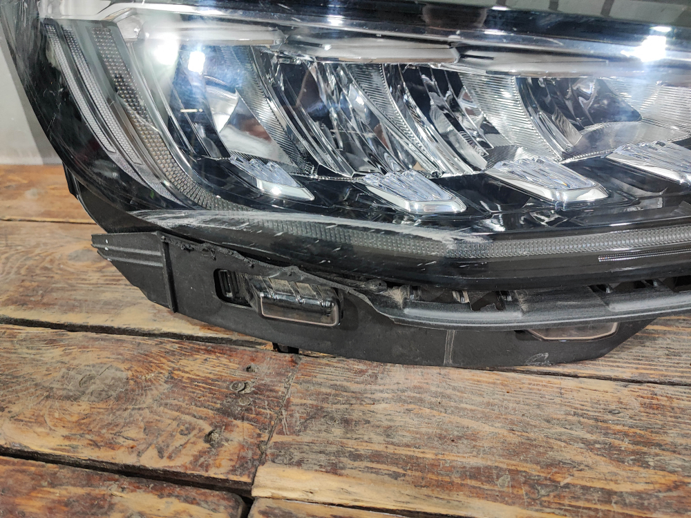 Фара правая LED Belgee X70 24-нв Б/У Оригинал 6608136347