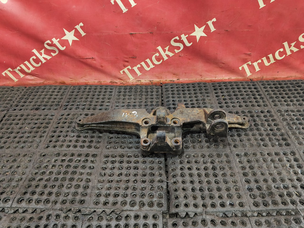 Кронштейн пневморессоры левый