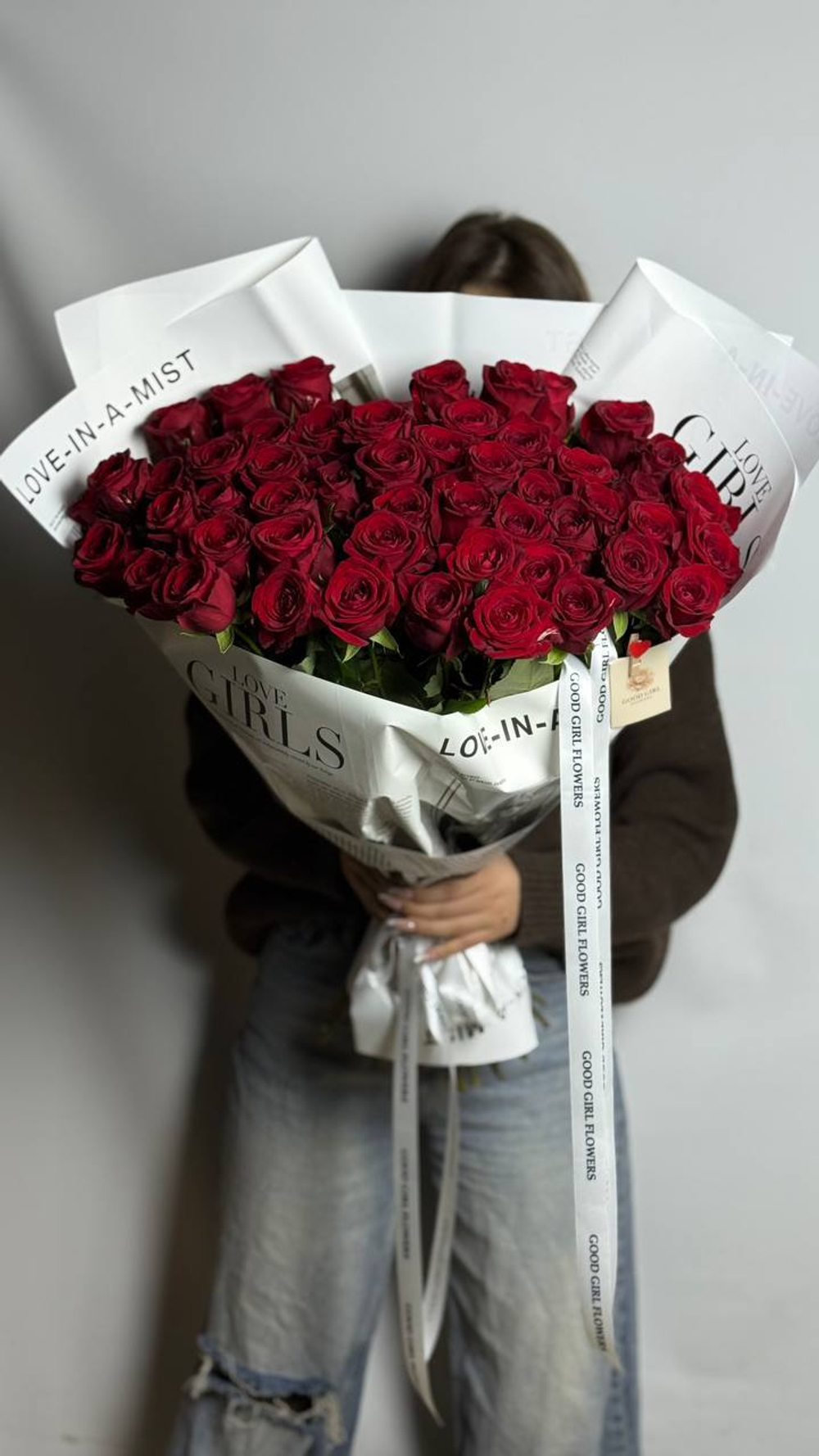 Букет из алых роз