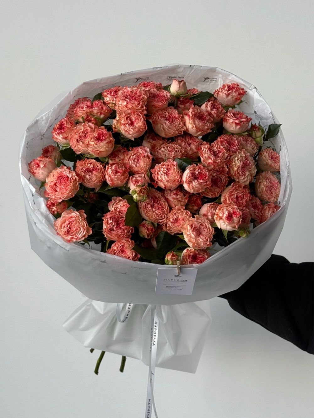 Букет моно из кустовых роз 15 шт