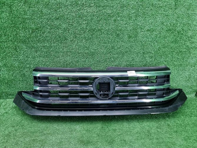 Решетка радиатора VW Teramont (2021-2023)