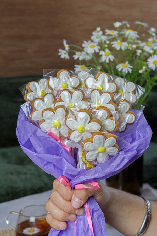 Букет из пряников ромашек 17 цветков
