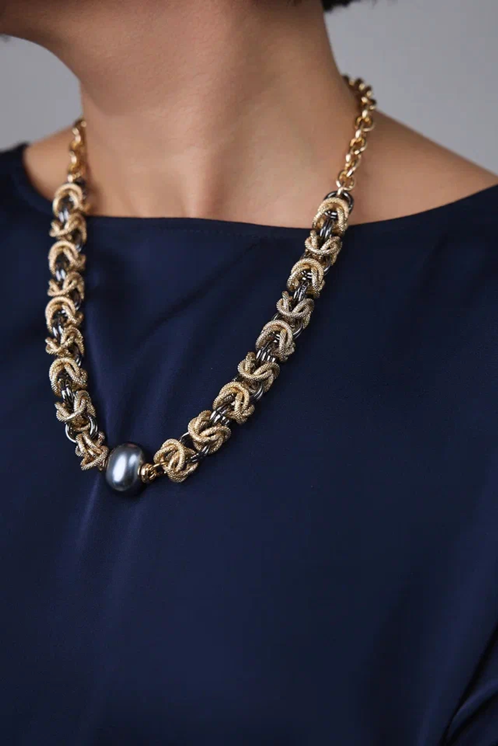 Колье Византия биколор: золото и графит с темно-серой плоской жемчужиной