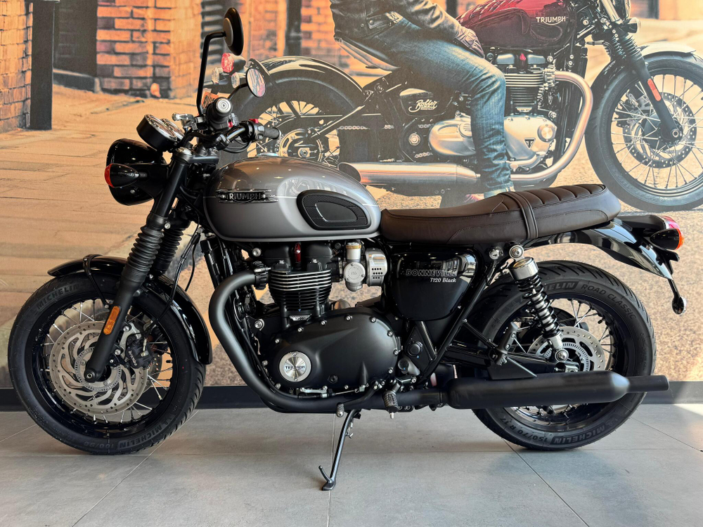 TRIUMPH BONNEVILLE T120 BLACK