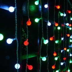 ULD-E2405-100-DTA MULTI IP20 RAINBOW Занавес светодиодный фигурный с контроллером Радуга. 16 нитей. 100 светодиодов. Размер 2.5х0.5м. Цвет свечения разноцветный. IP20. Провод прозрачный. Упаковка картон.