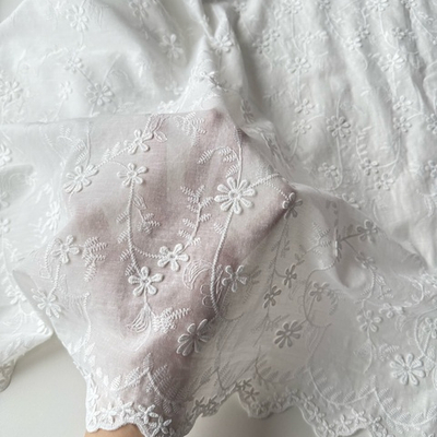 Вышивка 3д Цветы молочный фон