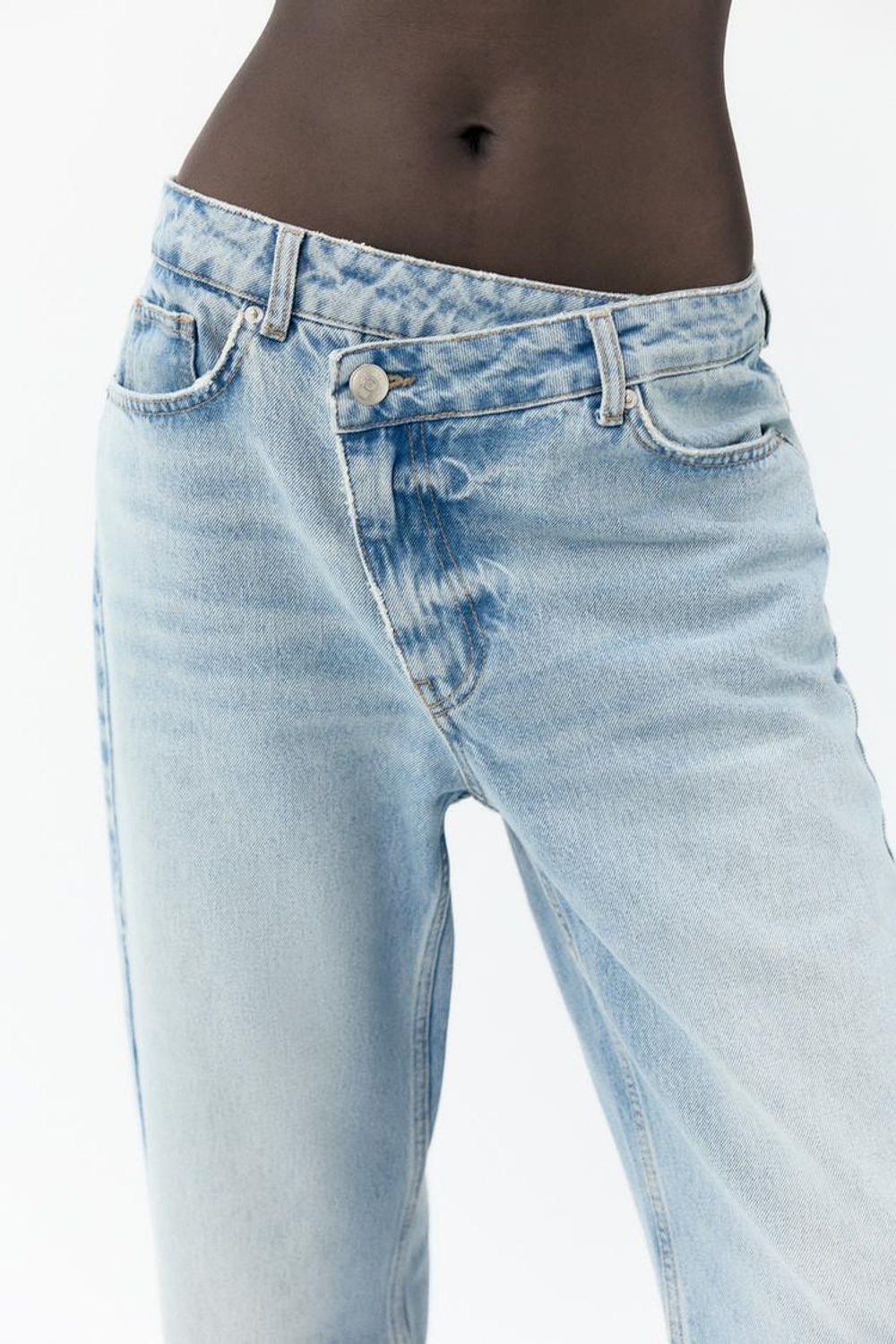 ZARA ДЖИНСЫ ПРЯМОГО КРОЯ С ВЫСОКОЙ ПОСАДКОЙ И ПОЯСОМ ВНАХЛЕСТ, ГОЛУБОЙ