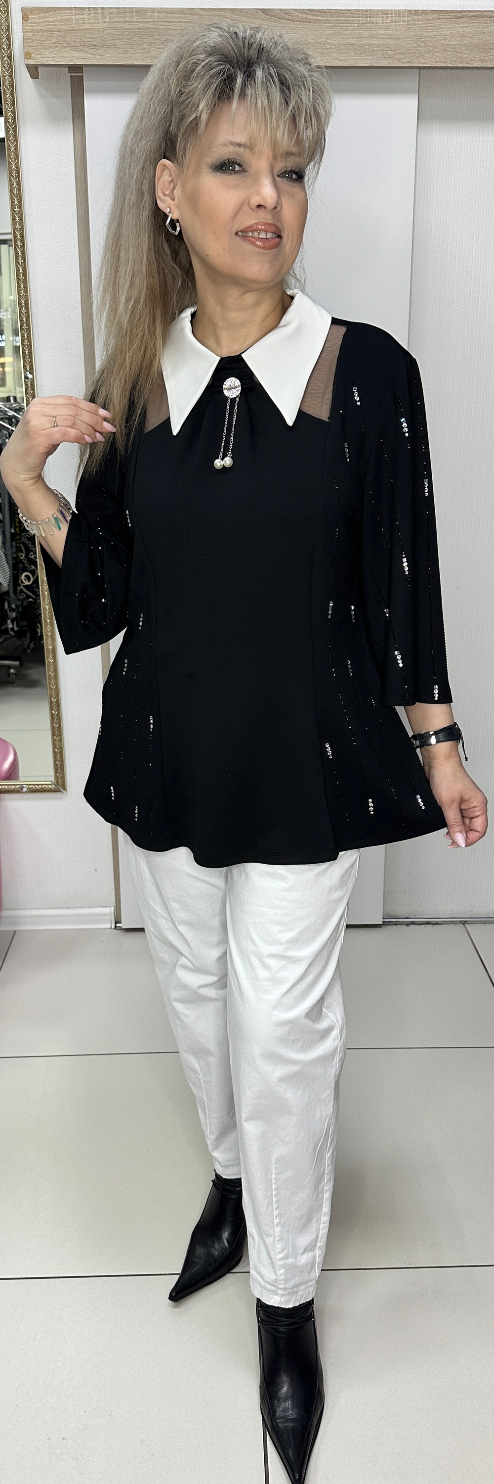 Черный с белым воротником нарядный блузон