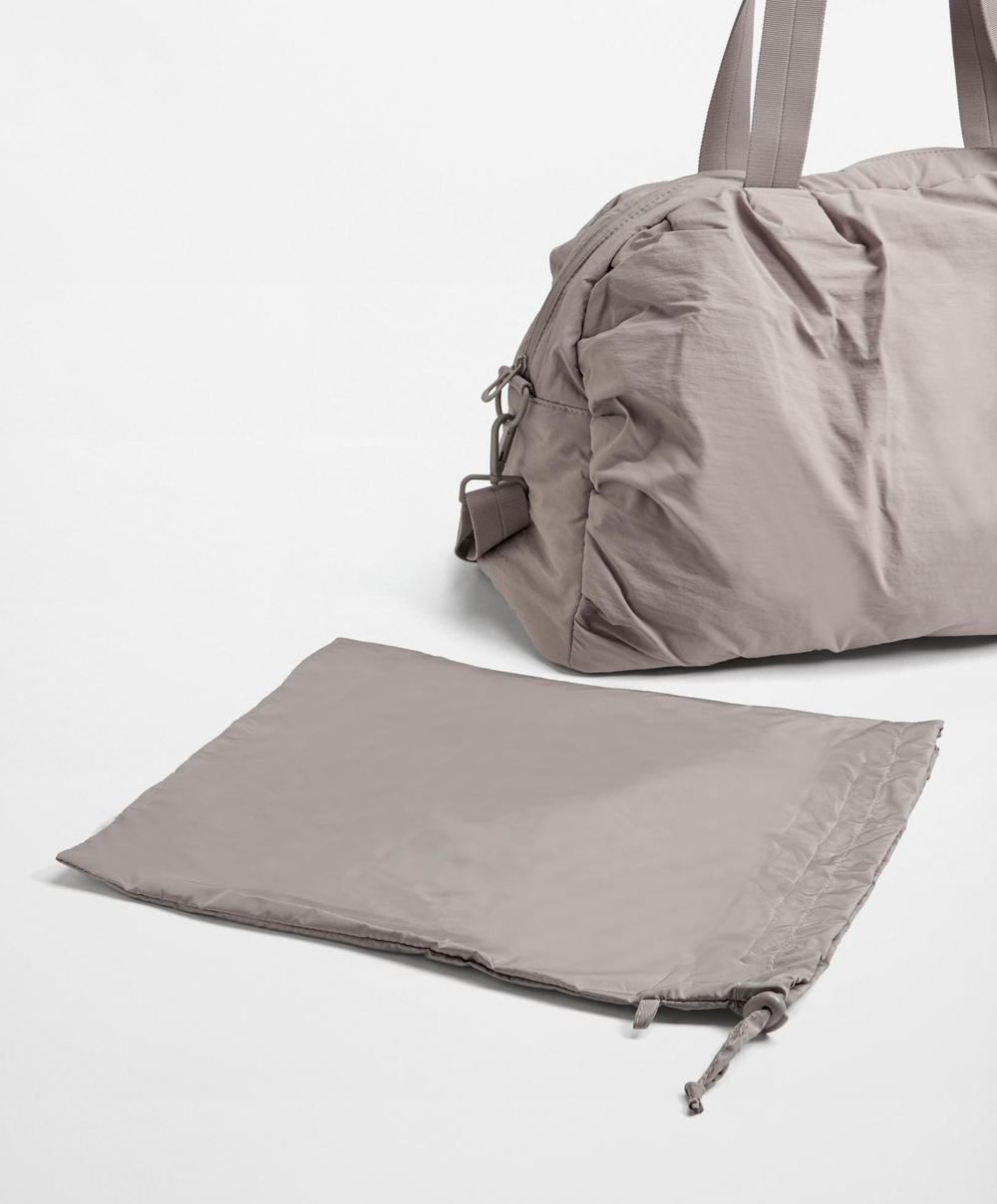 Oysho Спортивная сумка со сборками, бежевый