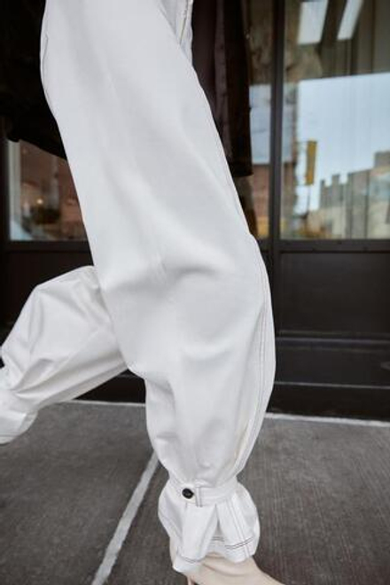 ZARA БРЮКИ С КОНТРАСТНОЙ СТРОЧКОЙ, ЖЕЛТОВАТО-БЕЛЫЙ
