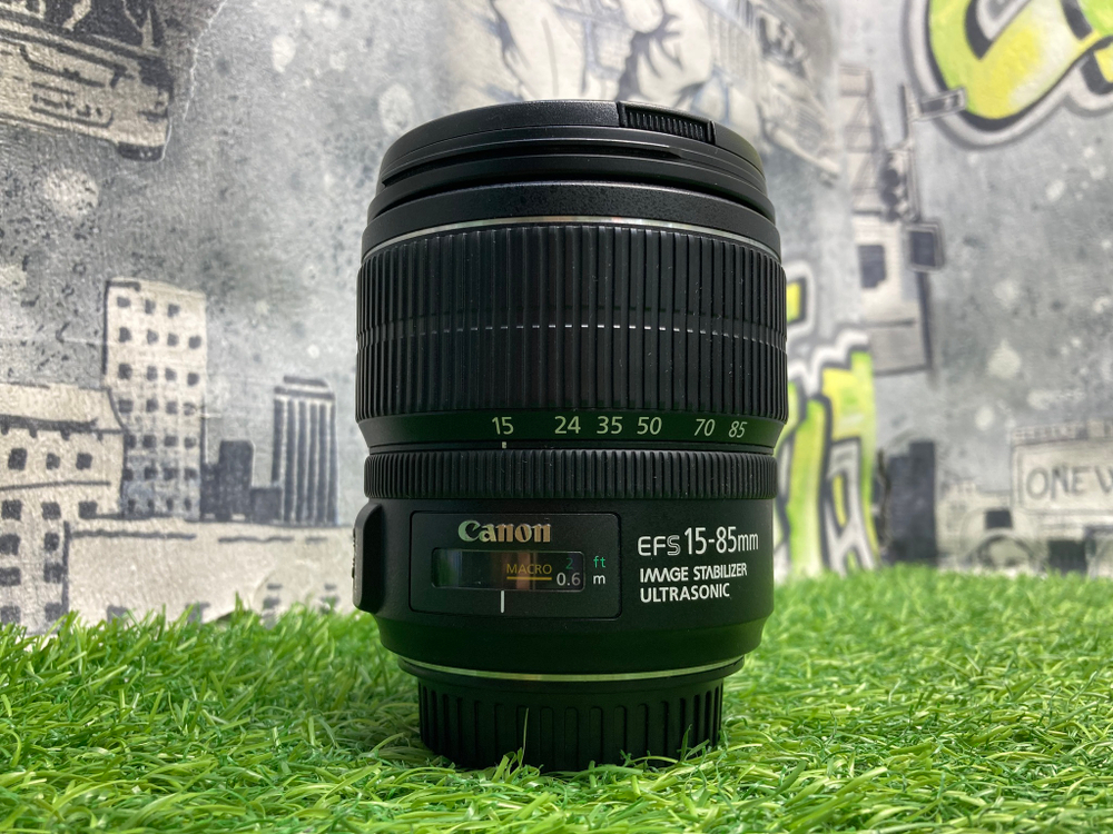 Canon EF-S 15-85mm 3.5-5.6 IS USM