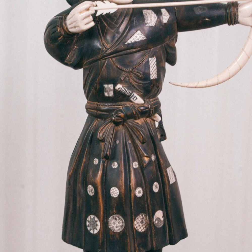 Скульптура "Японский лучник — Юмихики"