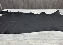 Фото целой кожи черного цвета с натуральным рисунком