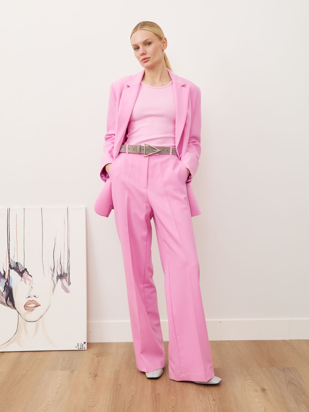 БАЗОВЫЙ РЕМЕНЬ С ТРЕУГОЛЬНОЙ ПРЯЖКОЙ ЗАМША СЕРЫЙ