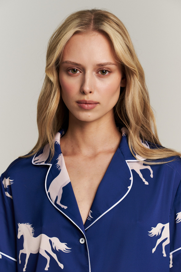Шелковая блуза с кантом - белые лошади