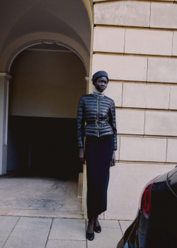 Короткий стеганый анорак с карманами