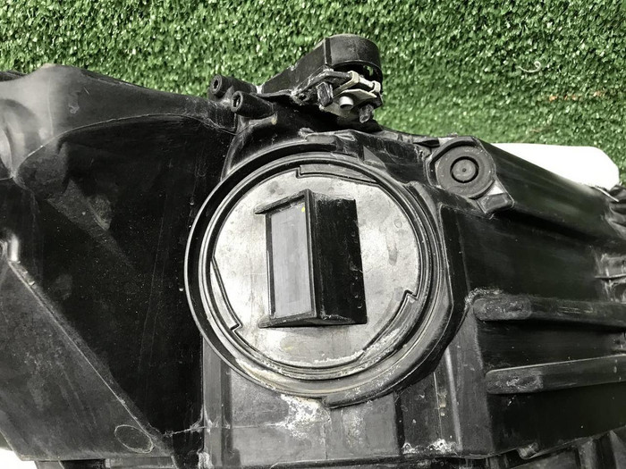 Фара левая Mercedes S W223 (20-нв) Digital Light