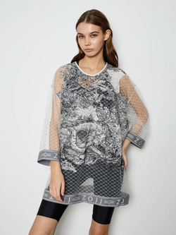 Oversize футболка с вышивкой