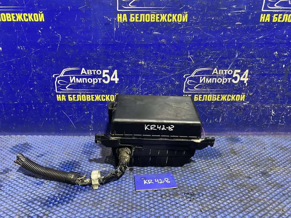 Блок предохранителей подкапотный TOYOTA LITEACE 1999