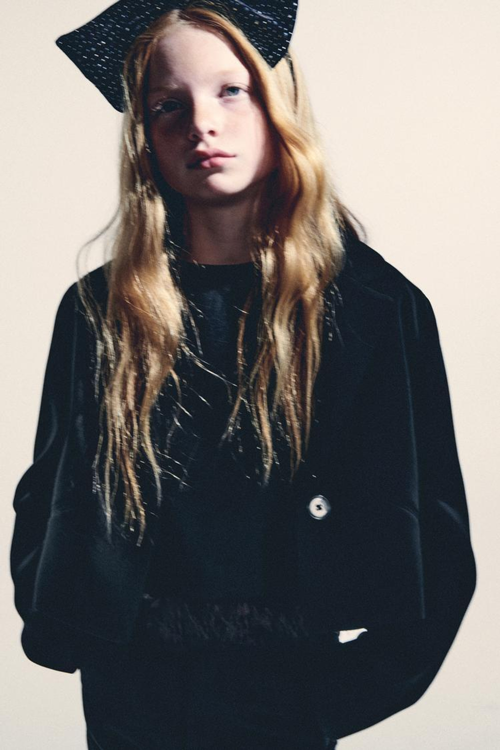 ZARA УКОРОЧЕННЫЙ БЛЕЙЗЕР, ЧЕРНЫЙ