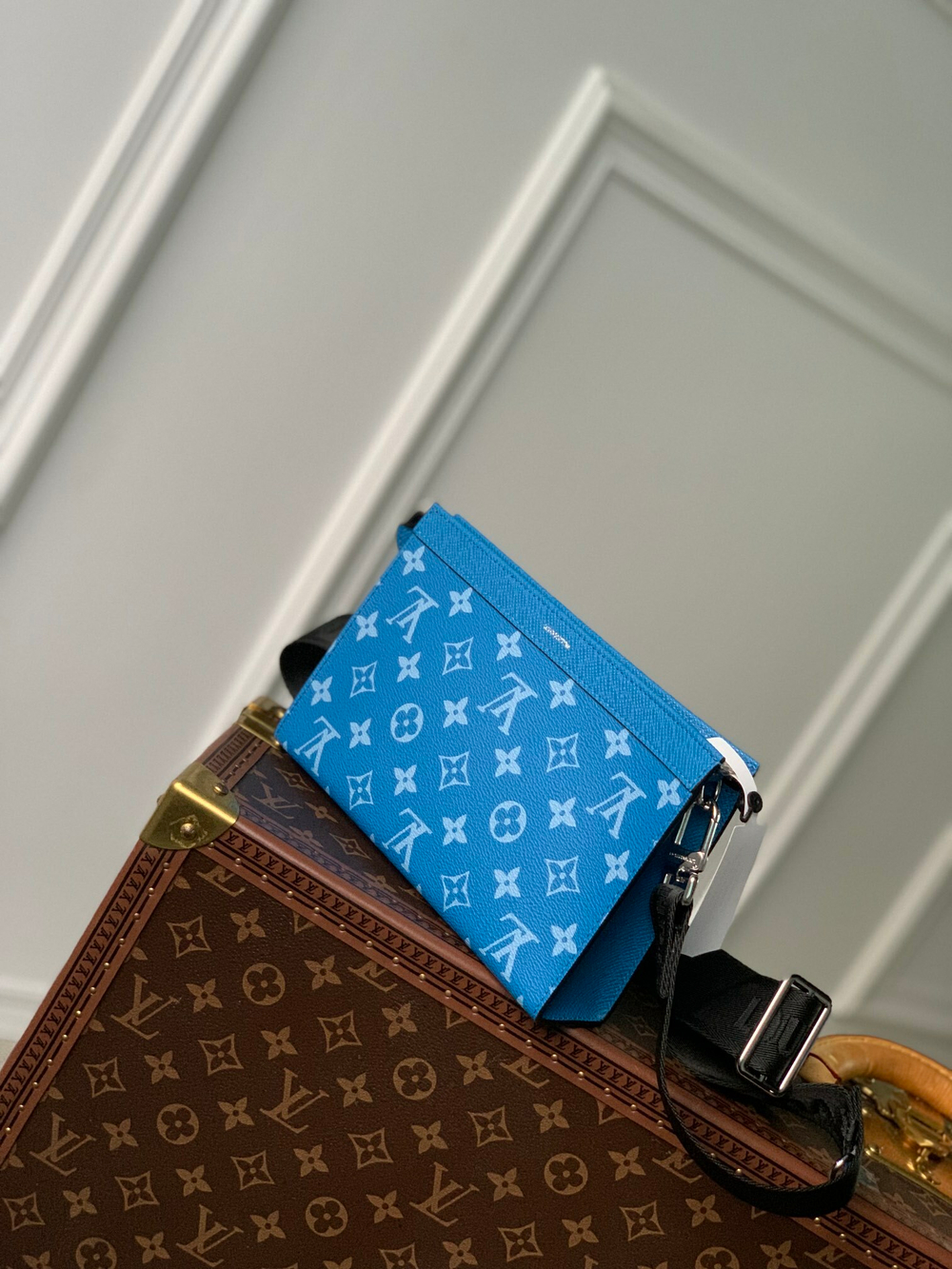 Louis Vuitton Gaston Wearable Wallet