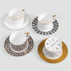 Чайная пара Farforite Illusion «Золотые кубы» 250 мл в подарочной коробке