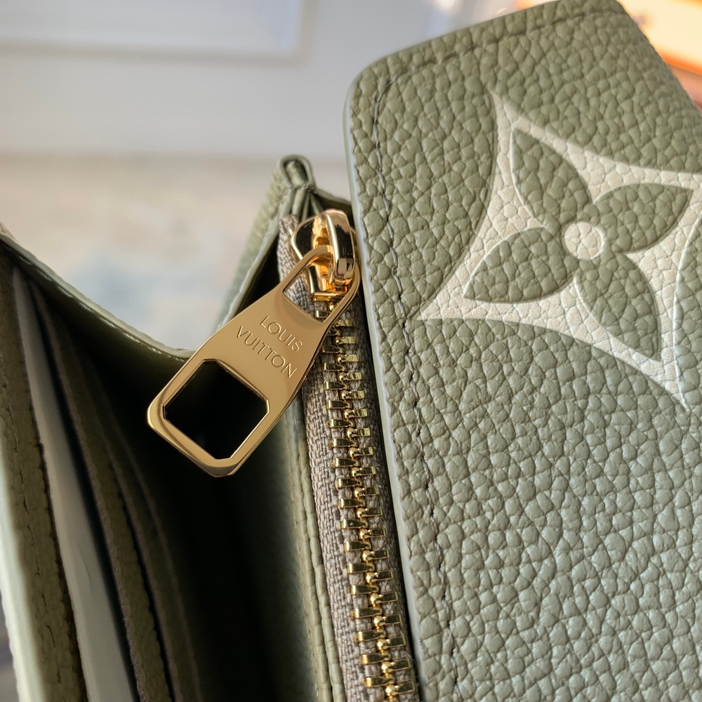 Louis Vuitton Sarah Wallet