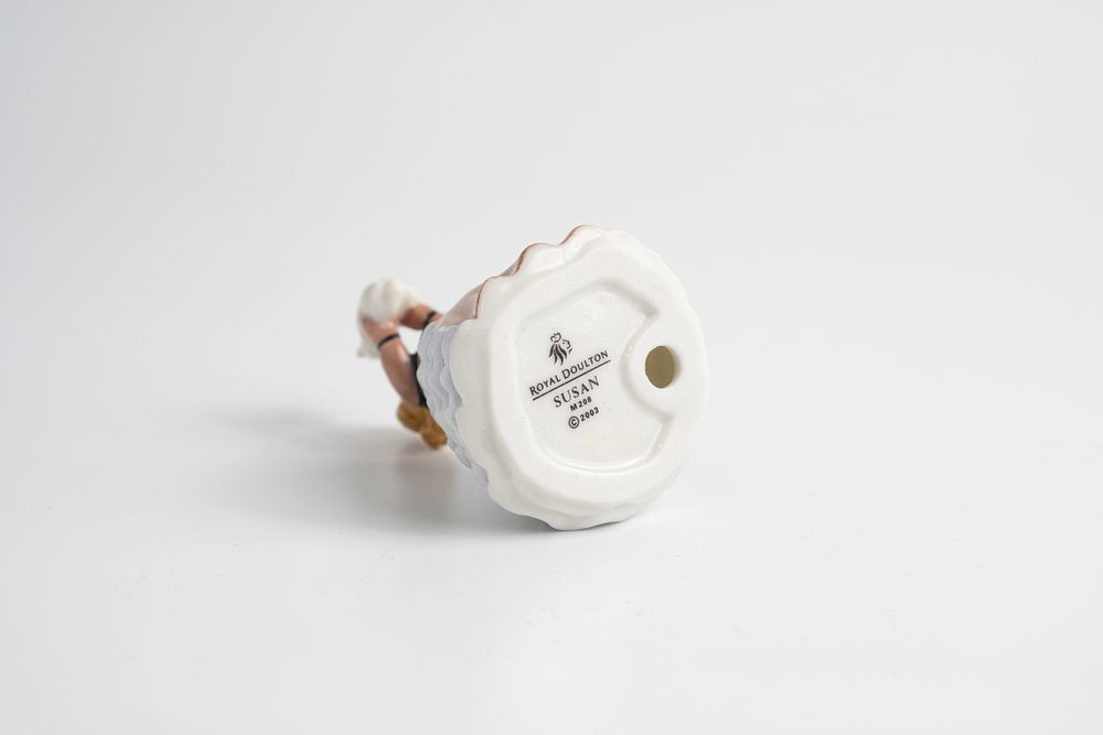 Коллекционная миниатюрная статуэтка «Сьюзан» (Susan) из серии «Миниатюрные леди» (Miniature Ladies)