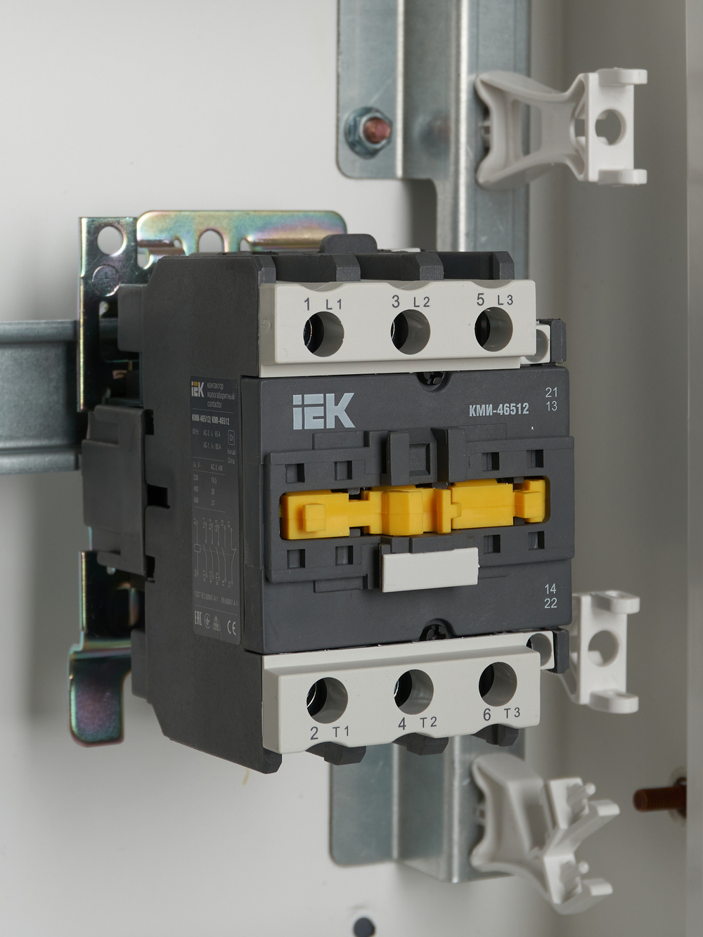 Контактор КМИ-46512 65А 230В/АС3 1NO;1NC IEK