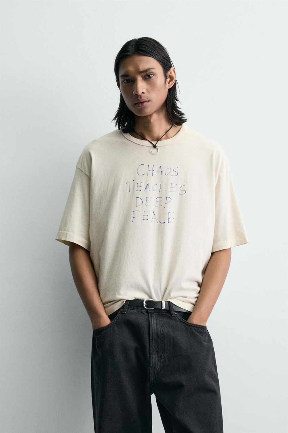 ZARA ФУТБОЛКА ИЗ ТКАНИ С ЭФФЕКТОМ ПОТЕРТОСТИ С НАДПИСЬЮ МАРКЕРОМ, ЭКРЮ