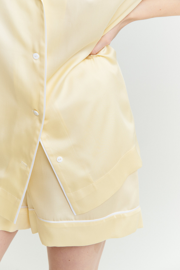 Шорты с кантом из тенселя лимонные