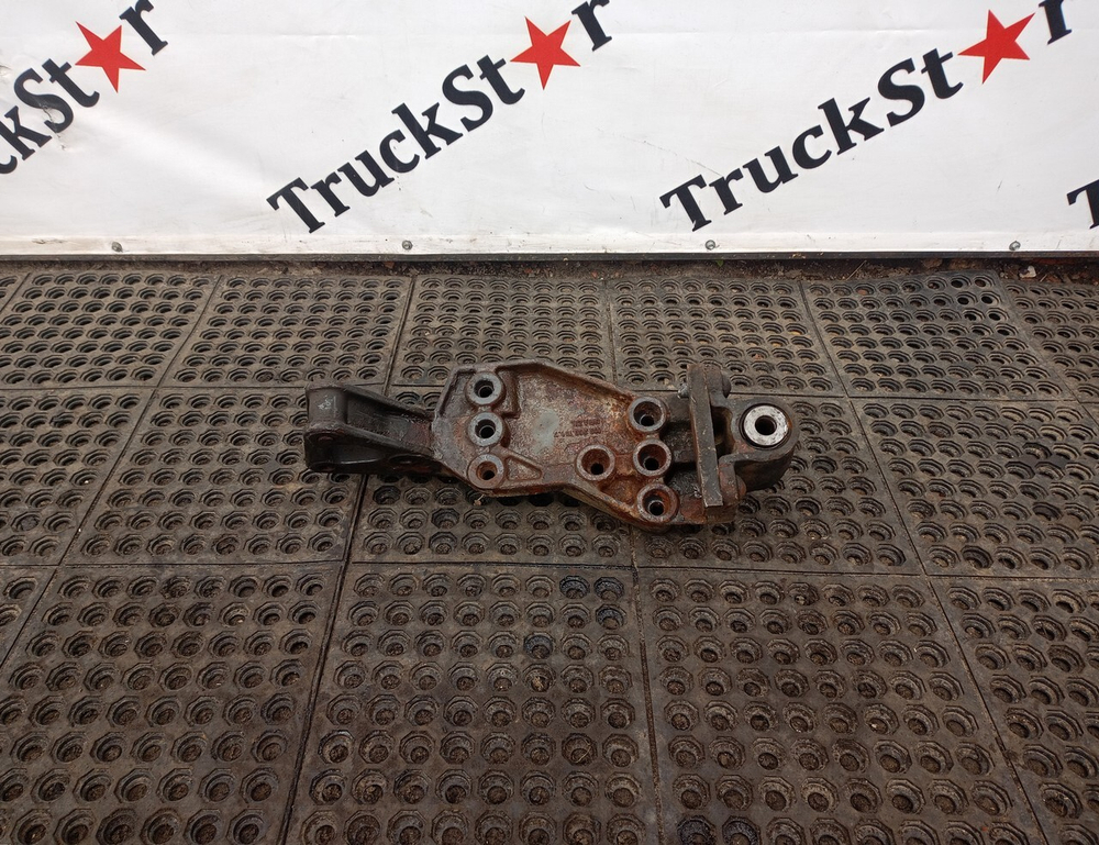 Кронштейн рессоры передний левый