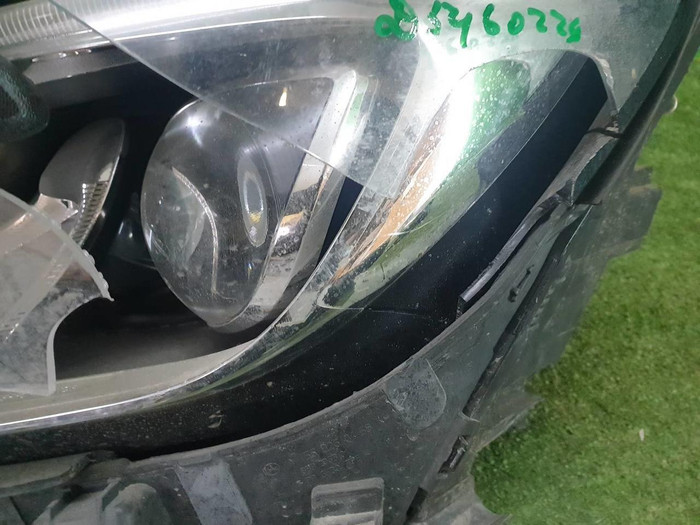 Битая Фара левая Mercedes GLA x156 (2017-2020) LED