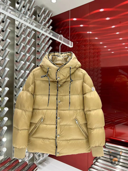 Пуховик Moncler