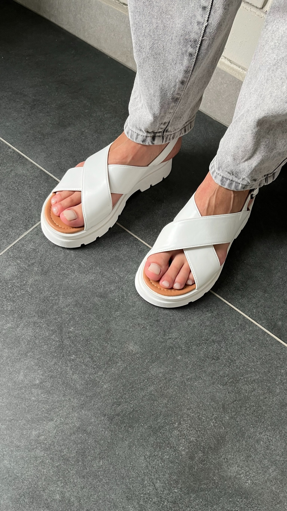 Сандалии Белые