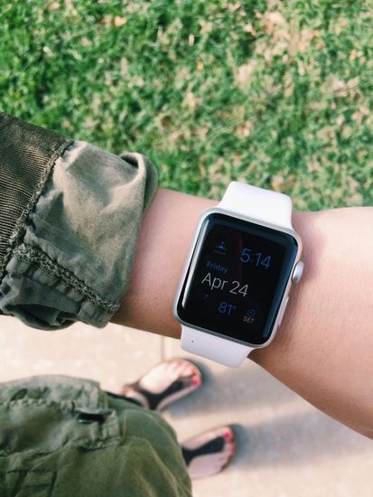 Часы смарт Apple Watch Sport 38мм (цвет белый)